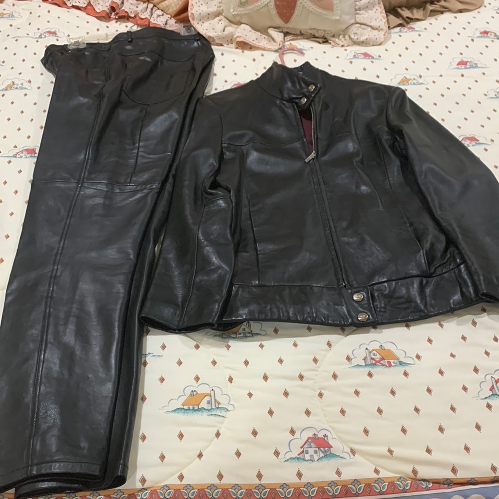 New Zealand Lamb Skin soft leather Jacket and Pants. Jacket Medium Pants size 6